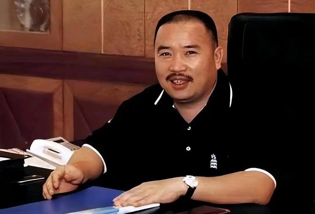 出身名门却贪欲熏心，与赖昌星关系亲密，为何最终沦为金钱药引？她原是首都图书馆副馆