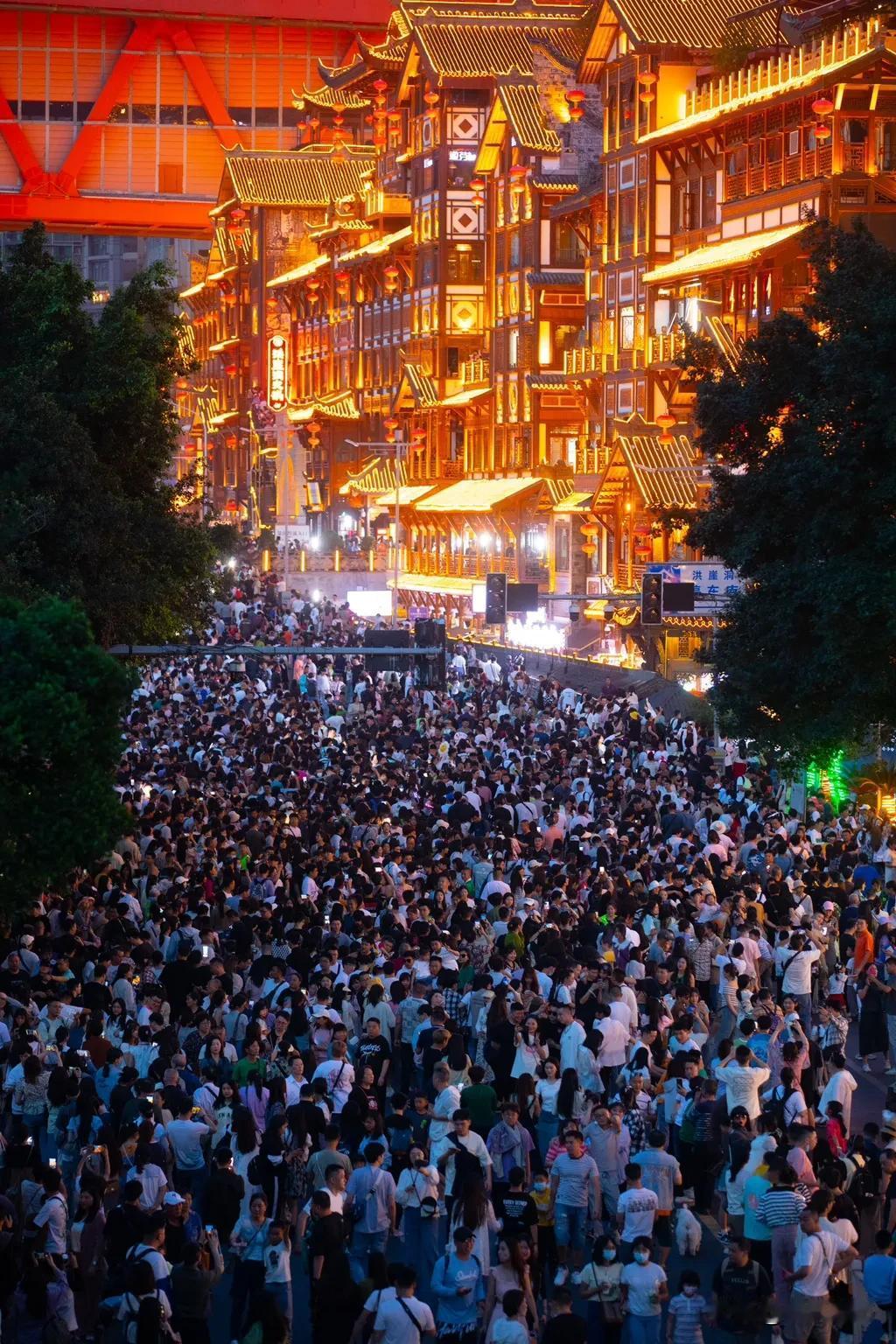 我认为值得

既然出门旅游，尤其是在节假日也不肯放弃要去的念头，可见决心有多大了