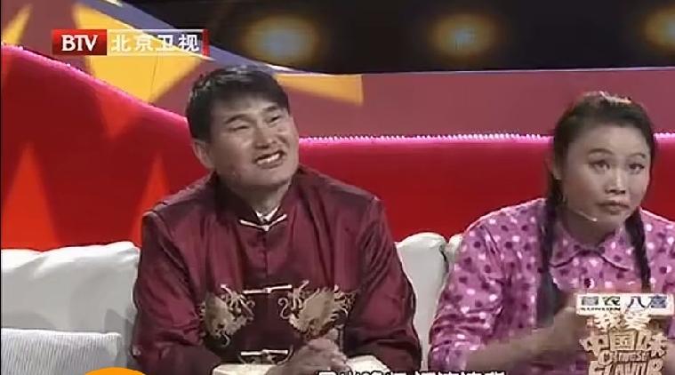 大衣哥朱之文和草帽姐徐桂花在接受采访。俩人都是在乡村里长大的，他们没有一点做作，