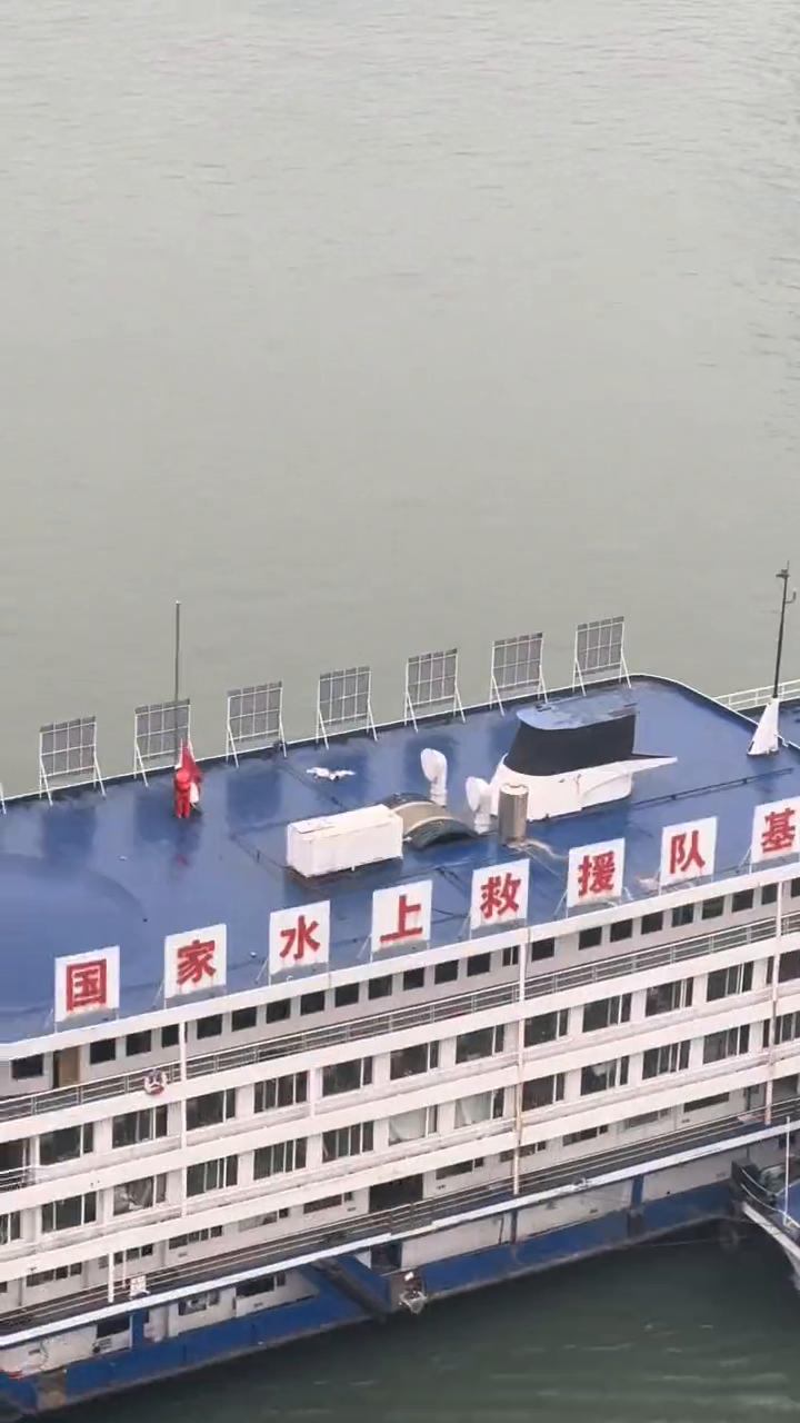 永别啦，江屿号游轮终于要走上终点站了。一月十四号上午九点十五分，大家看，江山号、