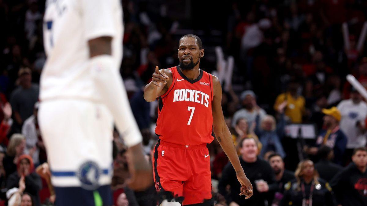 比赛预告：明日8:00，火箭主场迎战鹈鹕，上一次交手，火箭在领先25分的情况下被