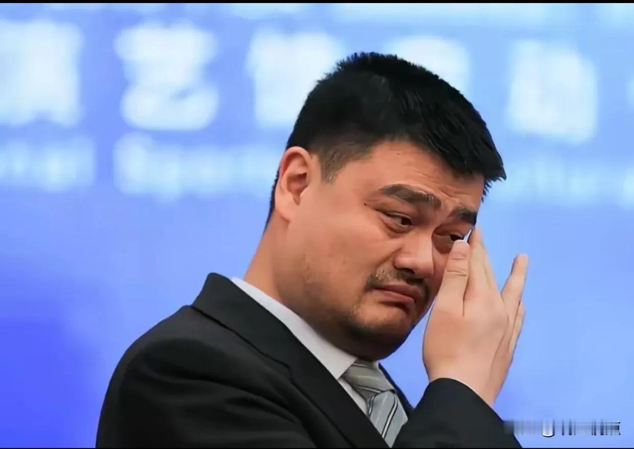相信姚明是清白的，不会搞腐败。
原因有如下几点。
第一，姚明有钱，不需要通过风险