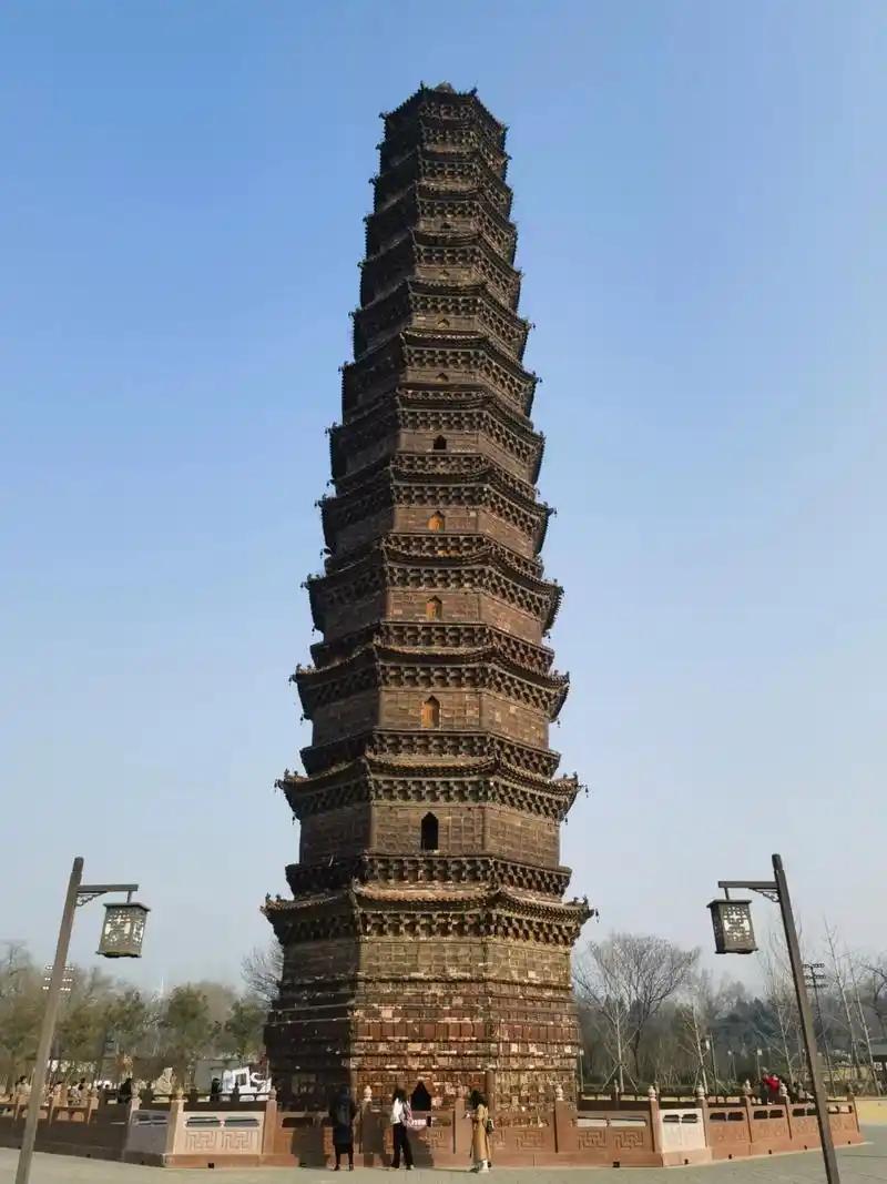 宋代砖石建筑的全面兴起，是古代建筑技术一次关键升级。相比前代以木材为主的营造体系