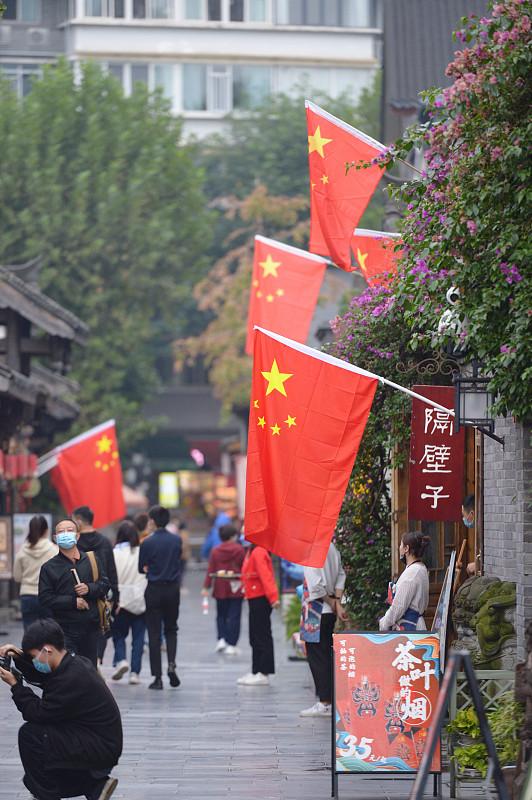 晒图笔记大赛 本次晒图笔记大赛的线下打卡点设于成都主干道旁。10月2日17点至2