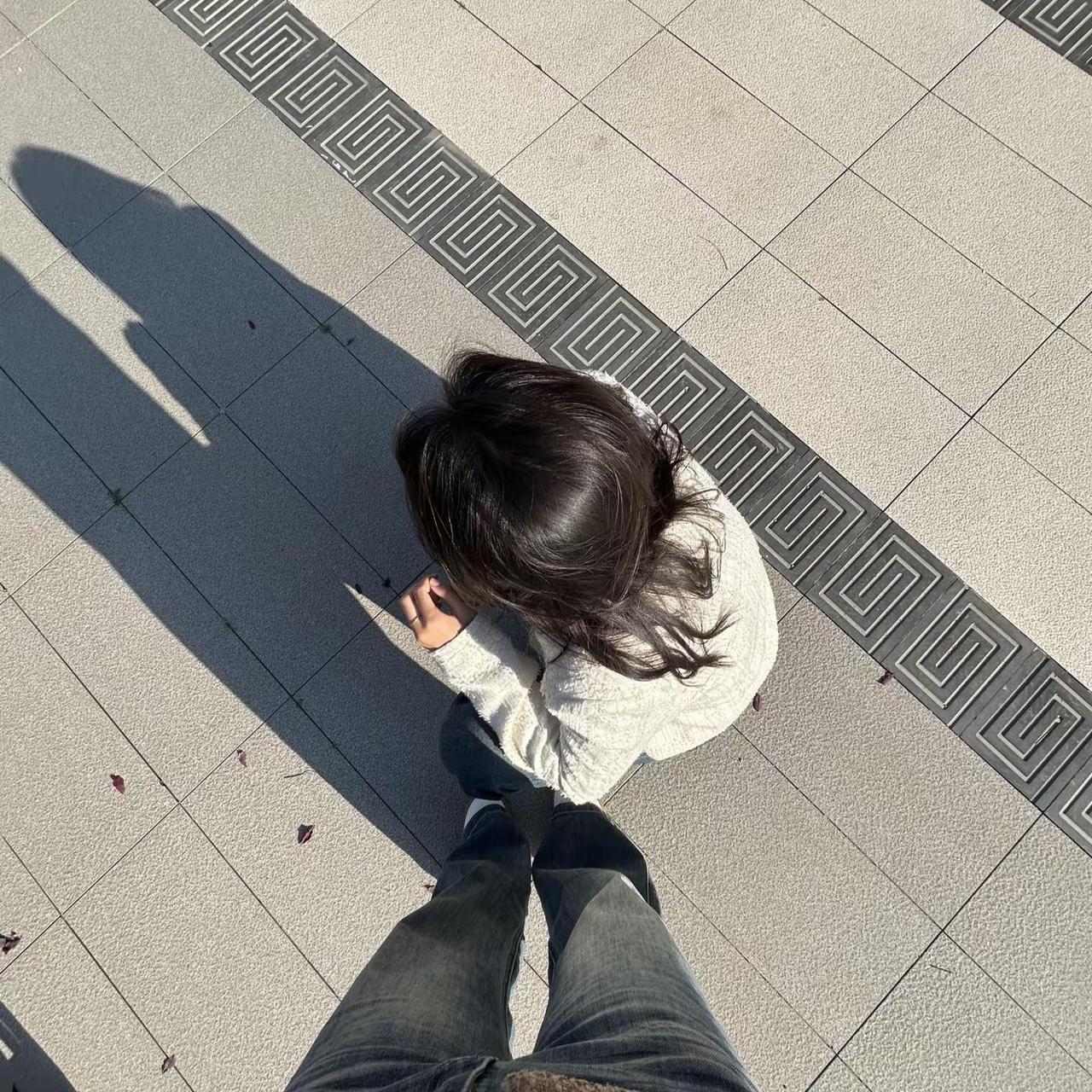 人总是喜欢反季节的东西 就想幸福后知后觉