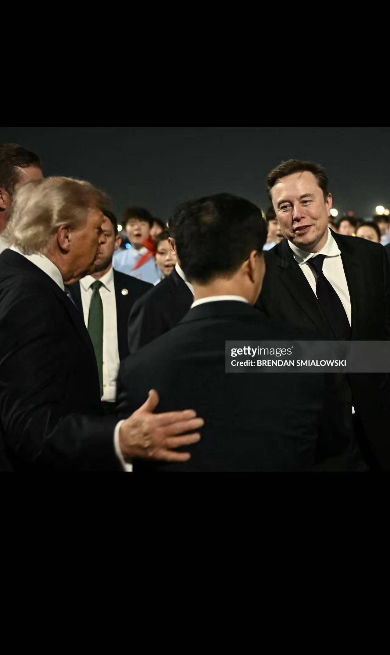 级别这么高！特朗普抵京特朗普走出机舱