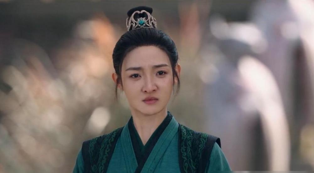 李奈儿演得真让人出戏。
这角色本该是聪明又狠辣的，结果脸太“网红”了。
演技也跟