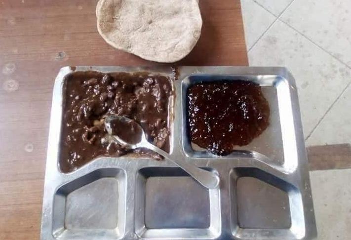 绝大部分第三世界国家，都是养着几件高价进口的外国战机军舰。军队生活过得比“奴工”