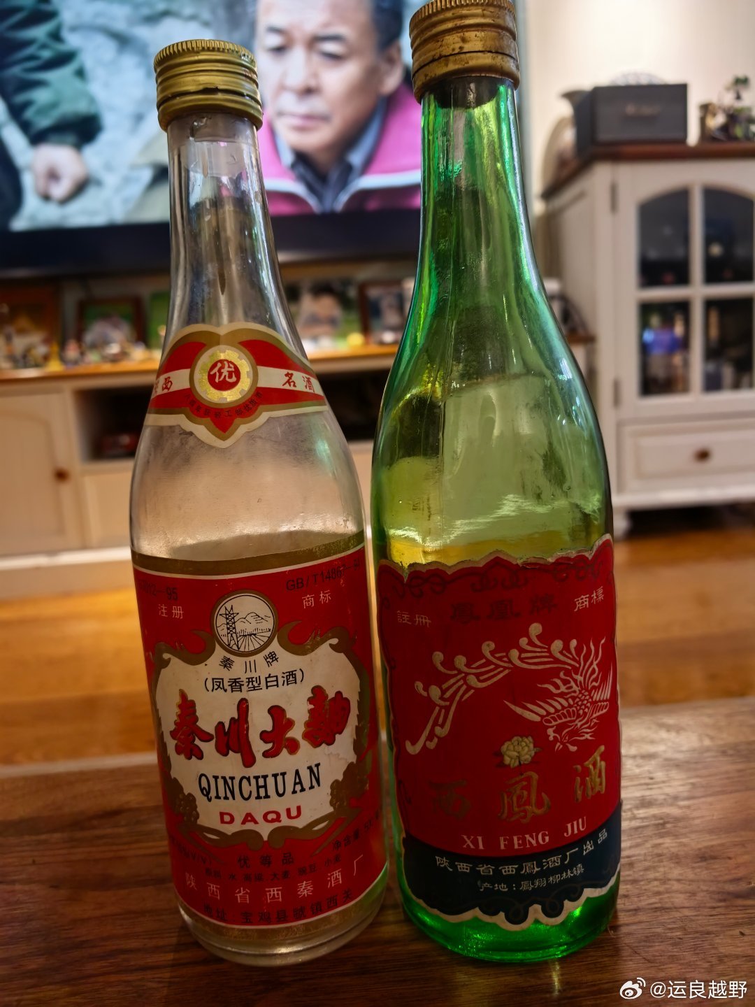 看秦戏(主角)喝秦酒。 