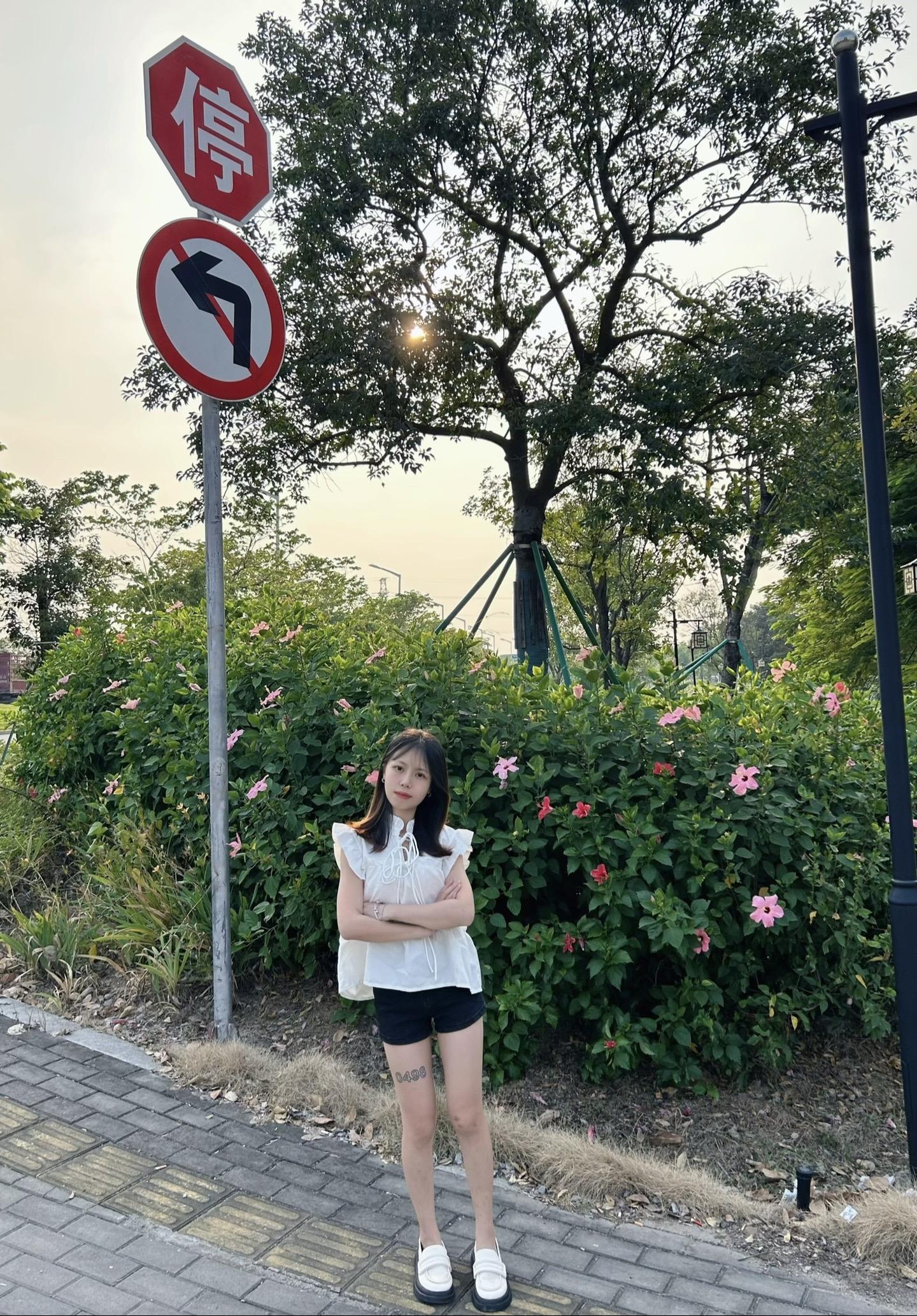 人长大后 也会因为过于权衡利弊寻求合适 而怀念曾经的纯正和浓烈