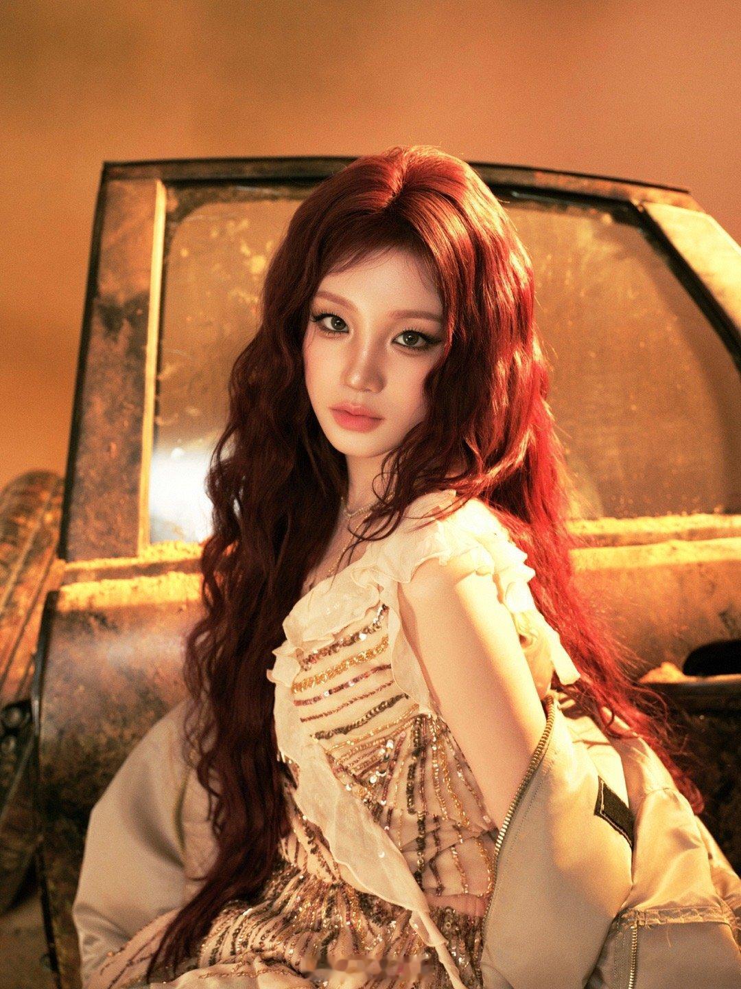 宋雨琦 红发美杜莎 家人们快看！宋雨琦在浙江跨年舞台化身红发美杜莎，慵懒又妩媚，