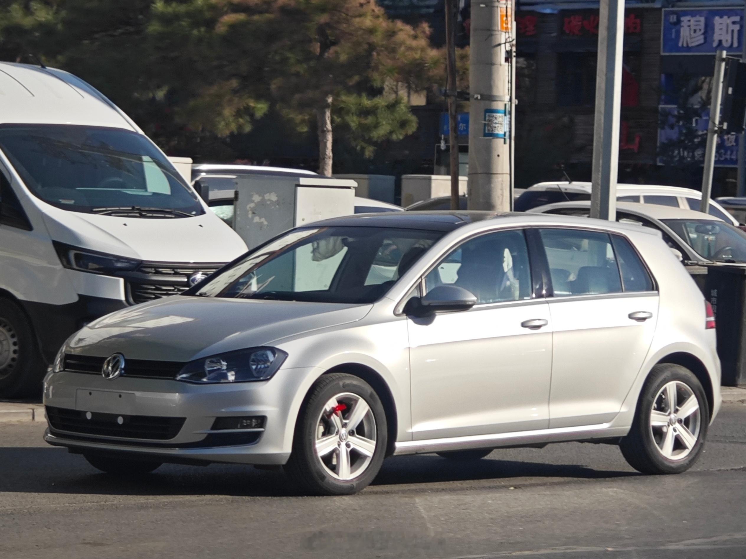 高尔夫MK7，拍到这台仿佛穿越。转眼十年，这台舒适版搭载的1.6NA+爱信6AT