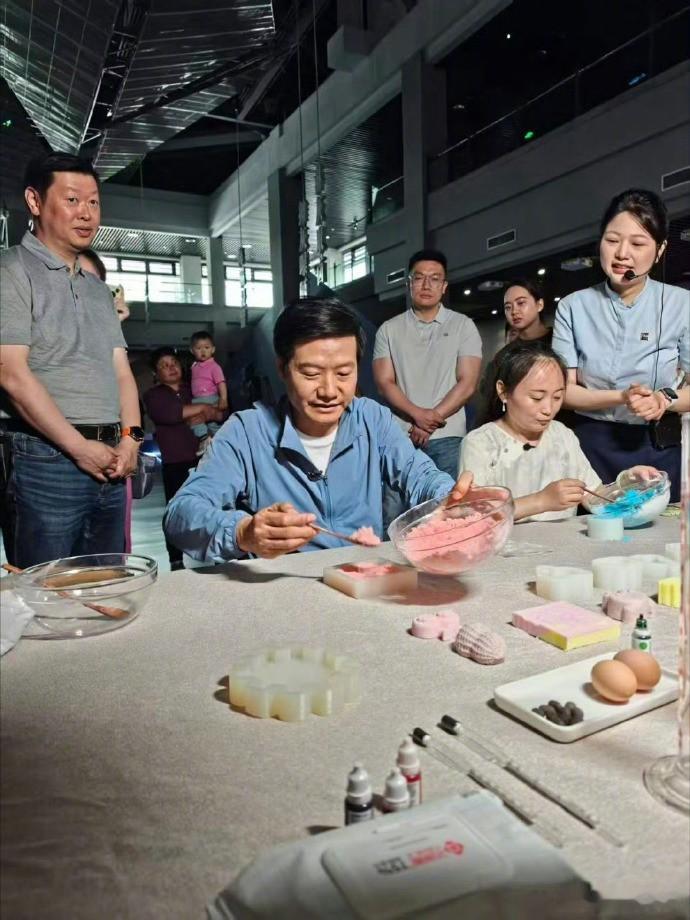 这是为明天YU7测试挑战直播做准备的，期待一下！雷军来盐城了 ​​​