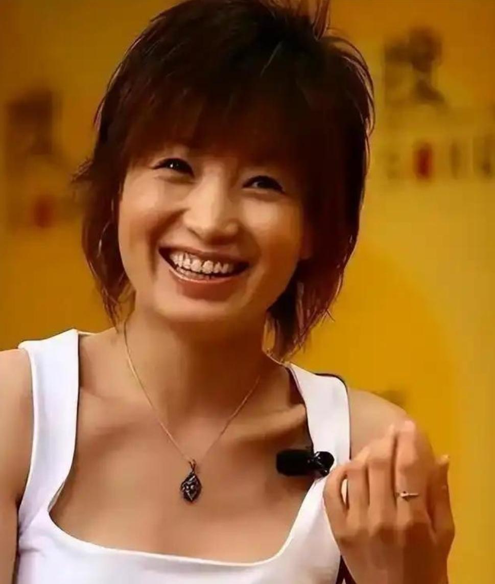 连上5次春晚，私下和恩师同居，怀孕后被骗流产，今57岁孤身一人
娱乐 明星