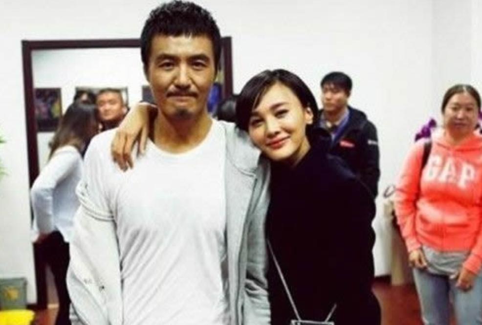 2006年，朴树让妻子吴晓敏下楼买一包烟，左等右等都不回来，朴树也没给妻子打电话