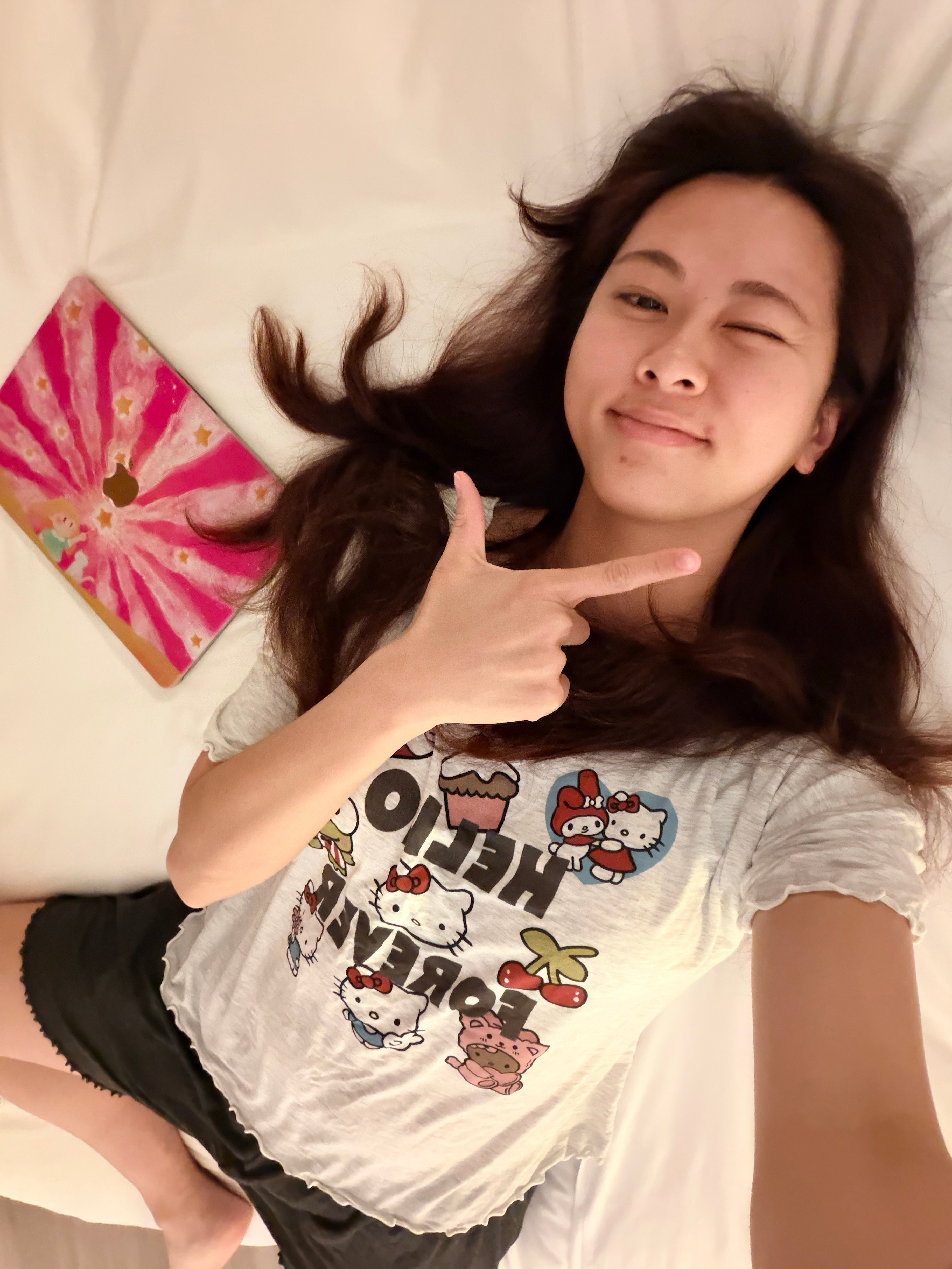 累鼠！晚安（但其实还要审片，没办法在桌子上进行了） 