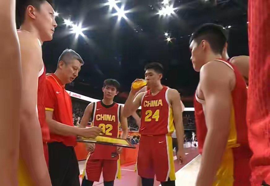 中国男篮到底是什么在支撑着你在看这场比赛？铜牌甚至都拿不到吗？中国男篮没有改变，