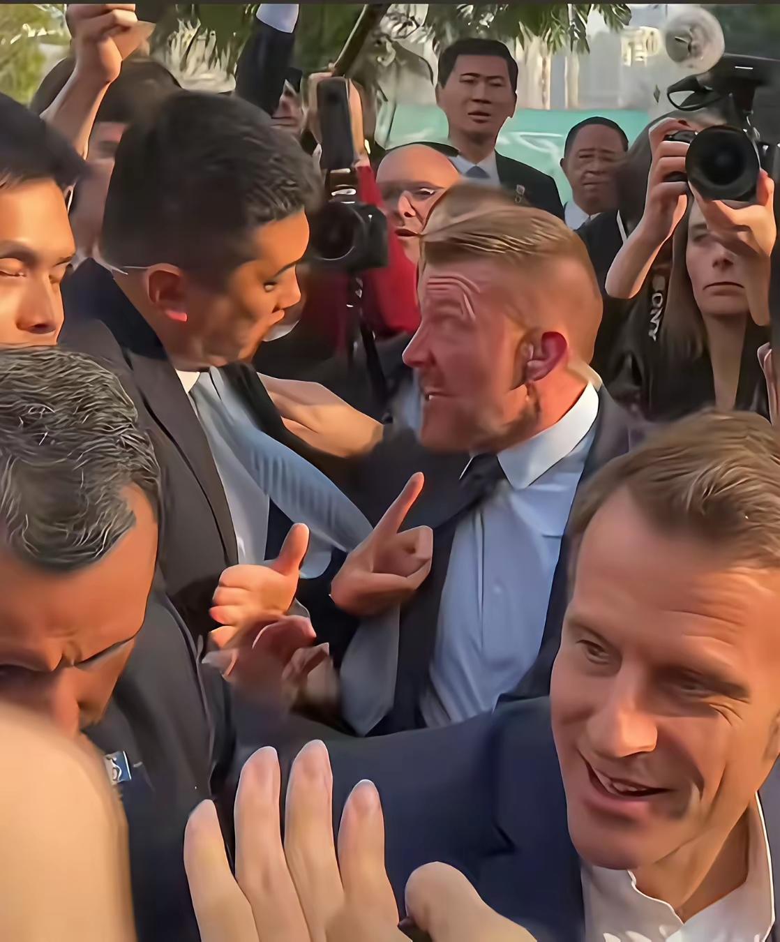 “这里是中国，不是法国！”保镖一句话，道出主场底气
最近一段保镖对话火了——外宾