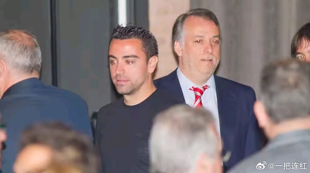 每体：哈维重磅发声！巴萨幕后大佬浮出水面，一切由此人操控据《每日体育报》消息，哈