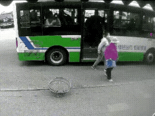希望老人家没啥事吧