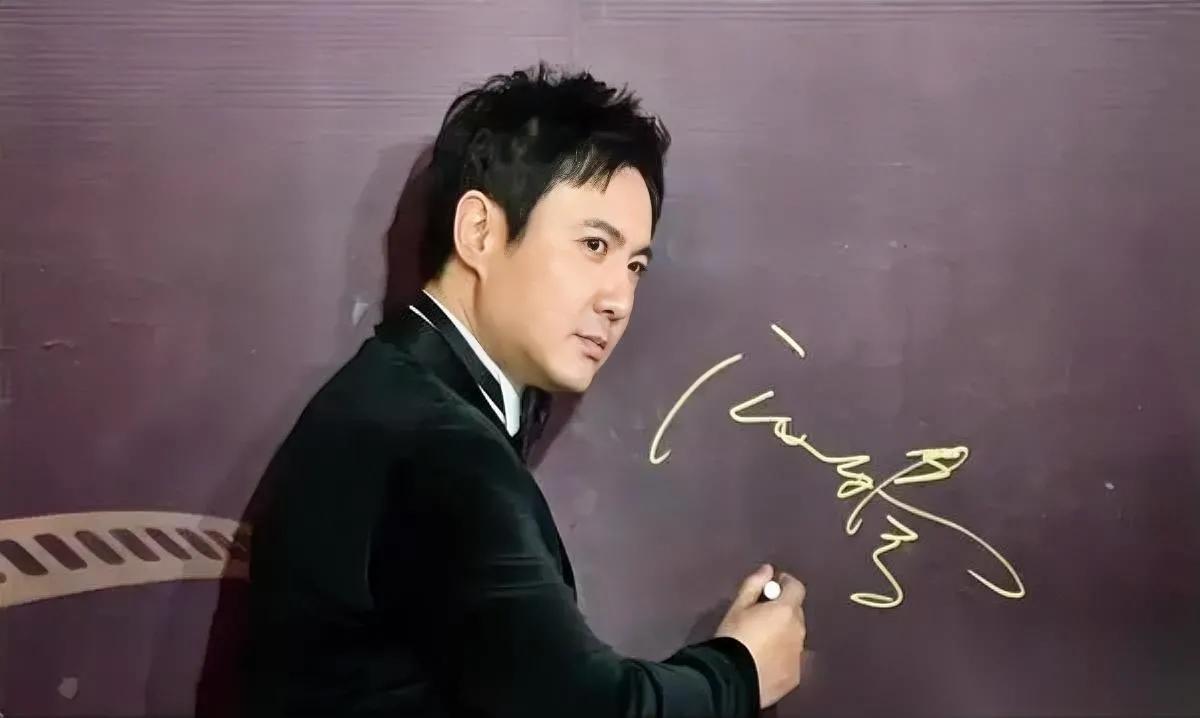 沈腾发布会当场开炮？

直指女主：你靠什么上位？

这话背后藏着多少行业暗涌？发