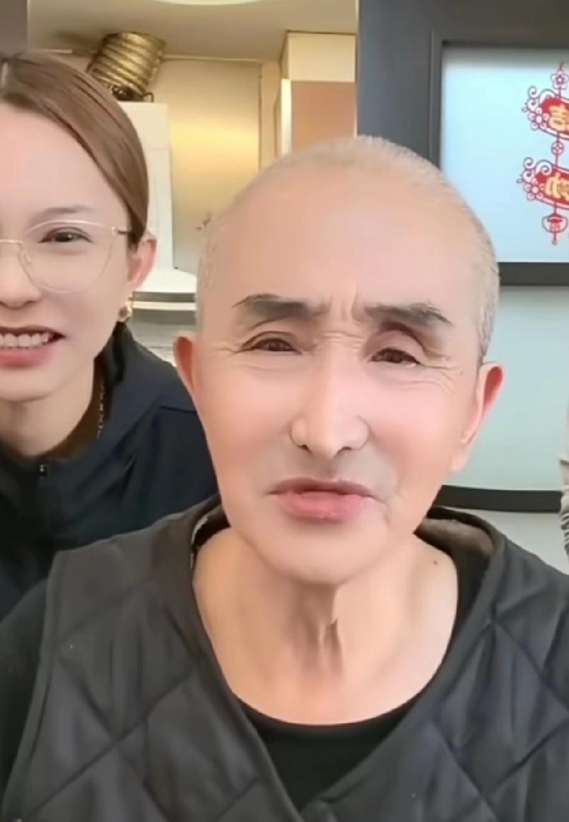 这老爷子还是喜欢大孙子的，他很护着王亮。虽然王梓嘉也是他孙子，但是他天天和王亮一