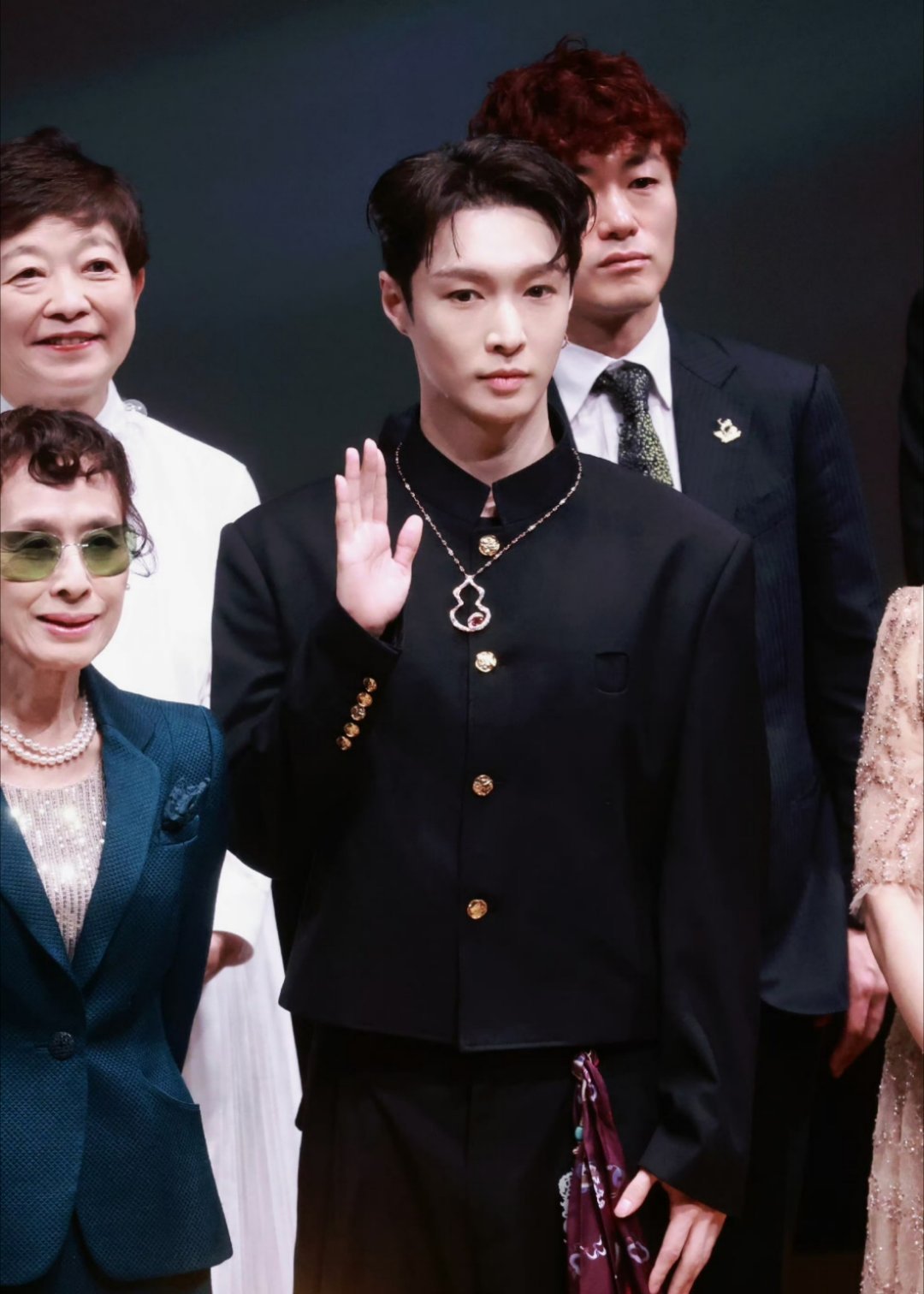 张艺兴金鹤奖最佳男主角恭喜张艺兴！实至名归！！！就这个张艺兴爽！[赢牛奶][赢牛