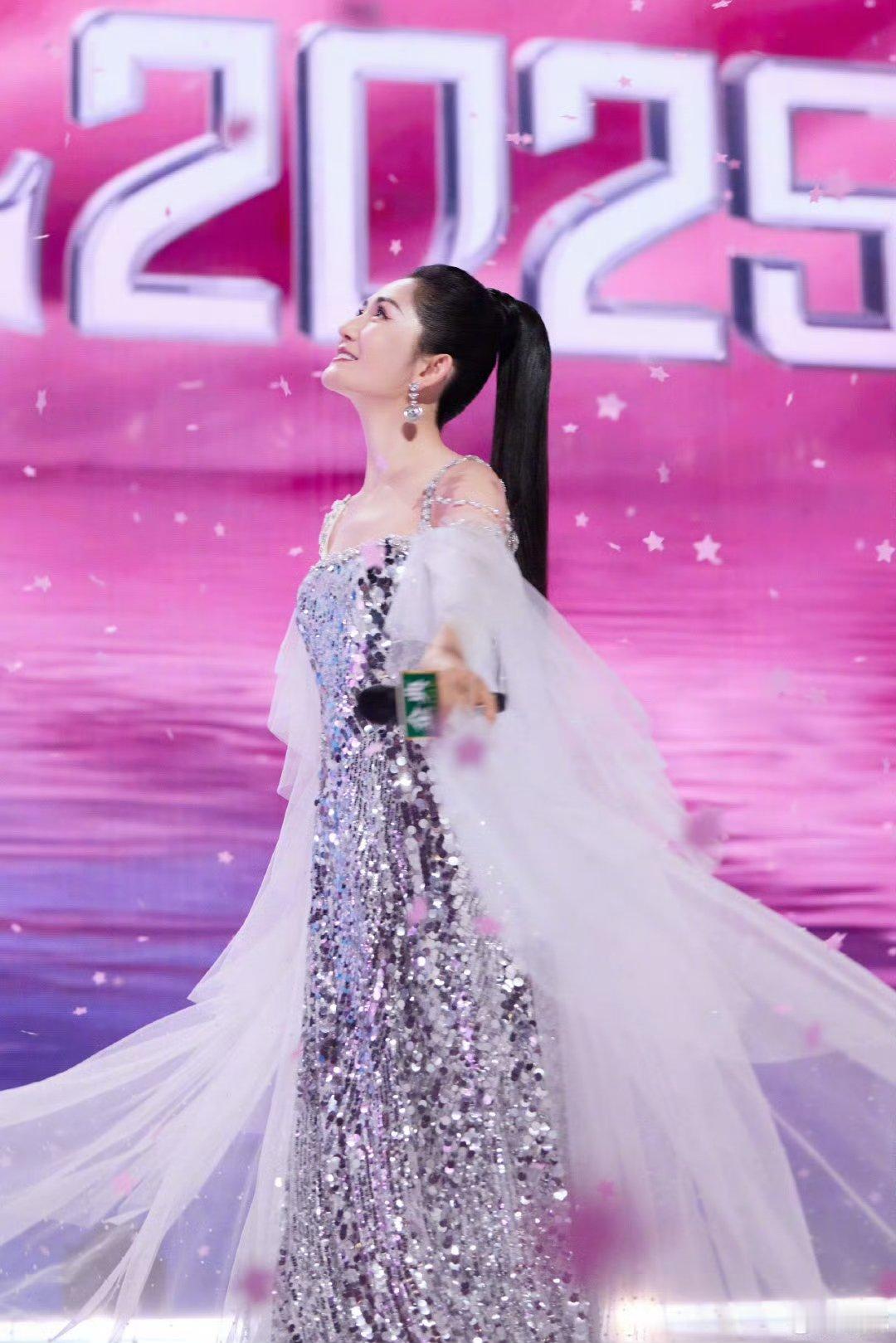 谢娜好想和姐姐们一起起舞谢娜想和姐姐们一起起舞 谢娜好想和姐姐们一起跳舞～谢娜[