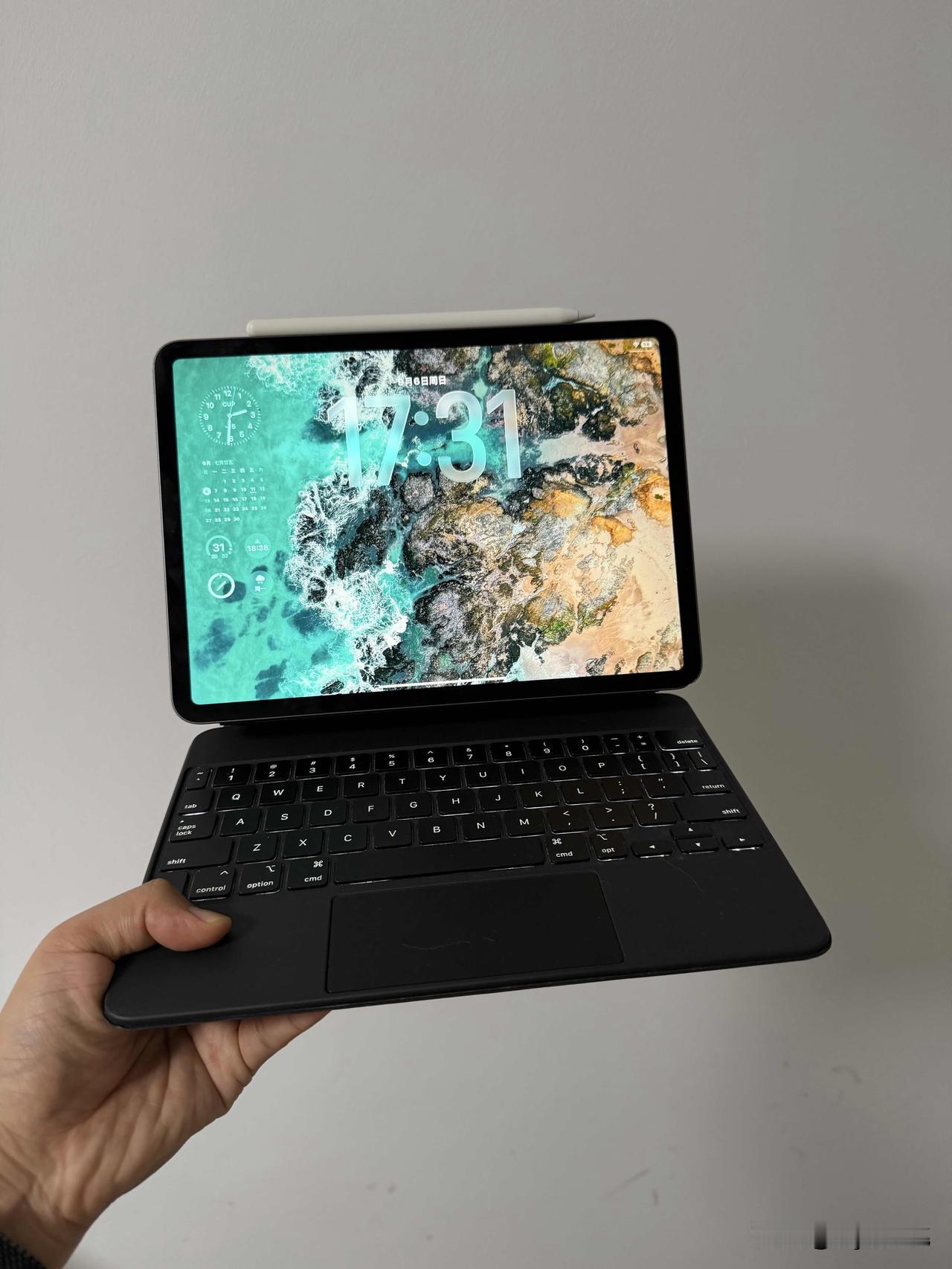 前阵子把自己用了五六年的2020款iPad Pro 11寸全套出手了，笔+妙控键