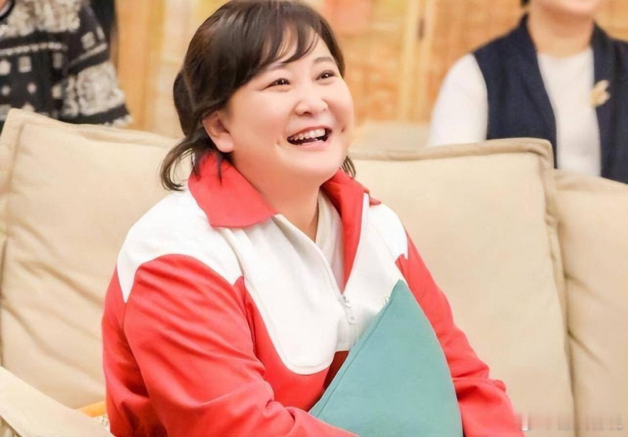 9月19日，贾玲突然引发了热议，起因是她去米兰看秀的照片曝光，照片中贾玲穿着中式