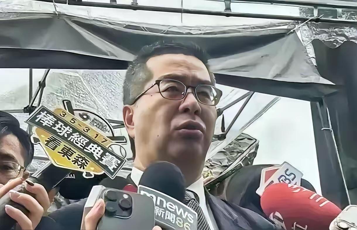 不装了！国民党副主席萧旭岑2月27日表示，“今天全世界的民主国家都认为要跟中国大