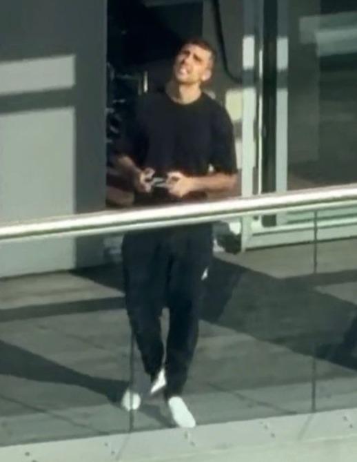 【罗德里玩无人机被举报😂】《太阳报》独家爆料，英超球星罗德里惹恼了邻居——他们