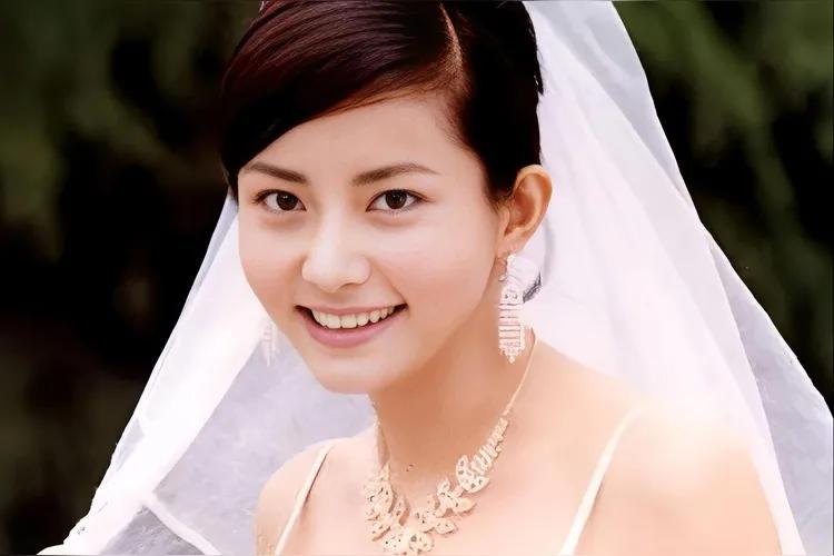 还记得香妃，方瑜吗？
可怜瑶台树，灼灼佳人姿。