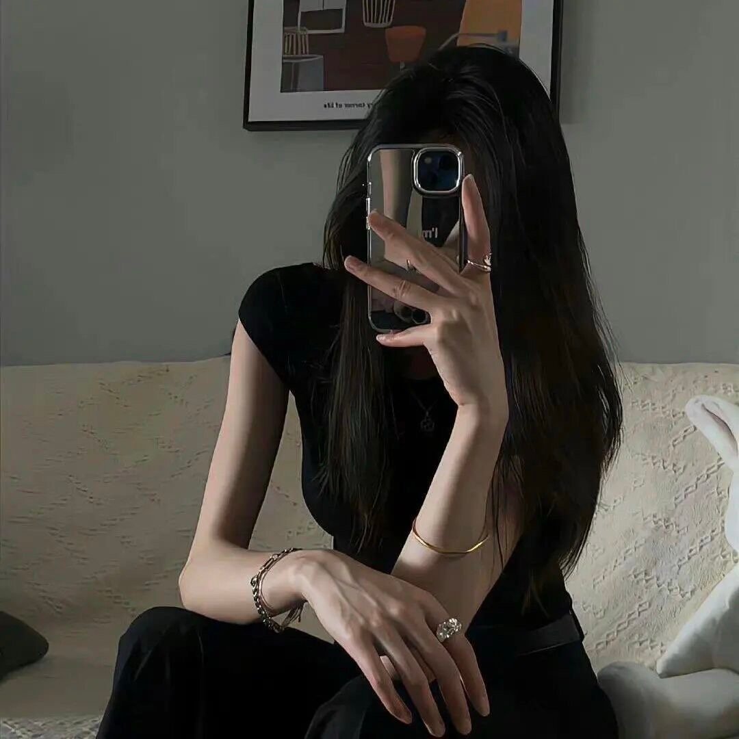有人瞒了一路只为给你一个惊喜 有人烟酒不断始终没有给你送过一束花. ​​​