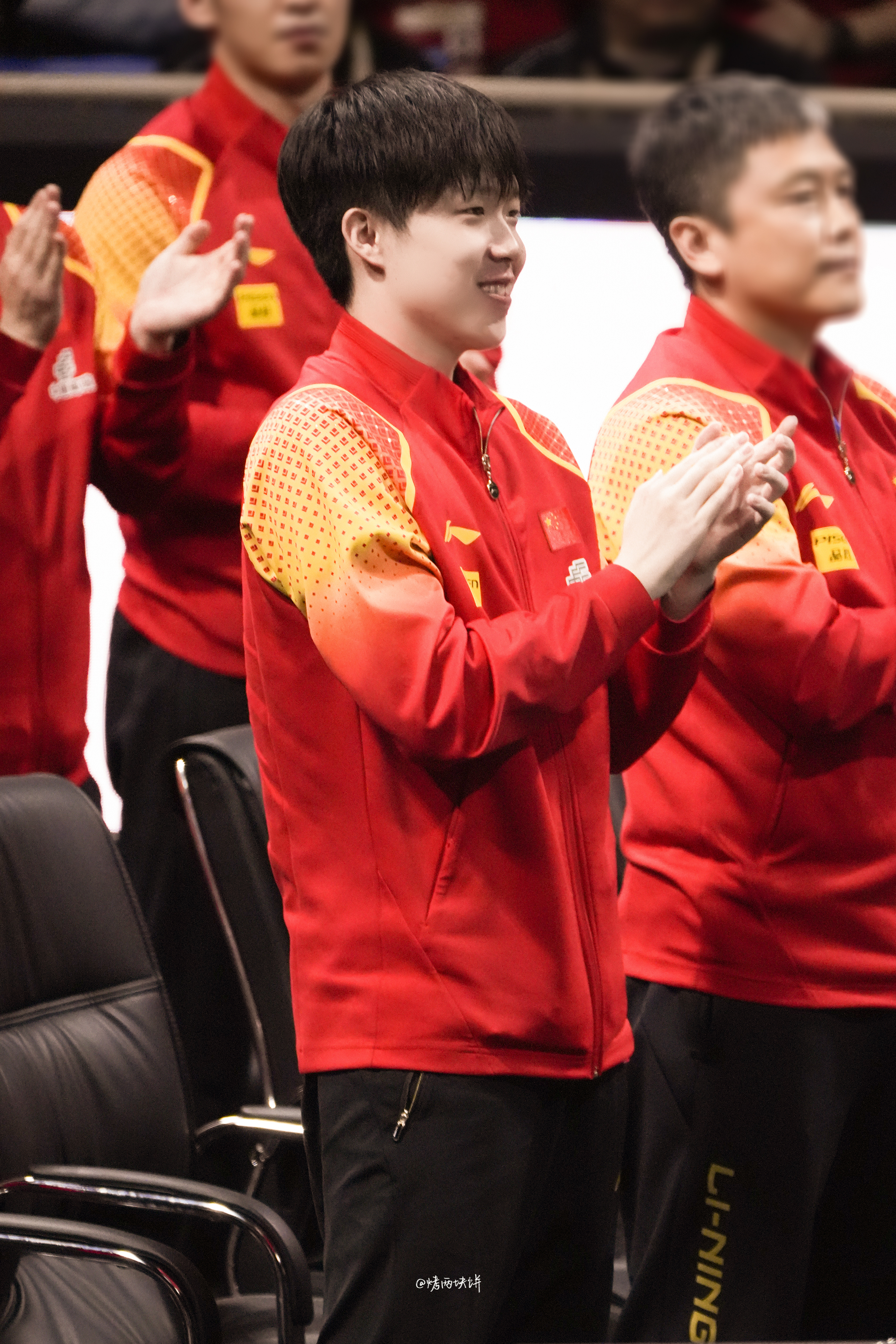 多笑笑 王楚钦  观赛小王(｡ì _ í｡) 