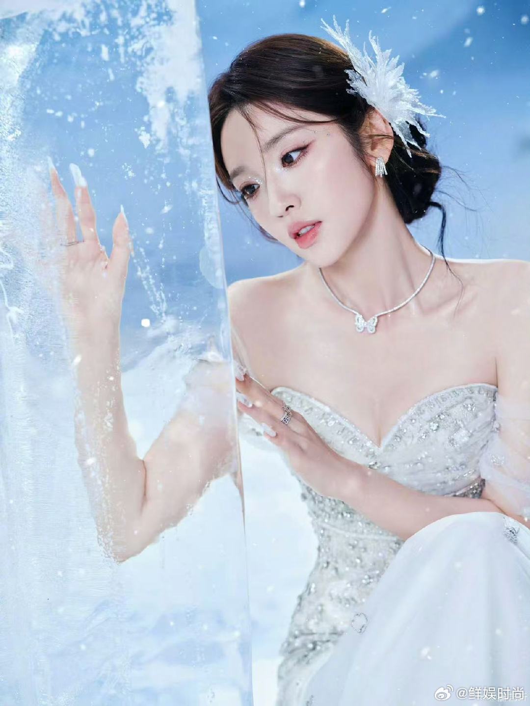 唐艺昕真的cos了艾莎乘风2026舞台上cos艾莎的唐艺昕，如同从雪原走来的精灵