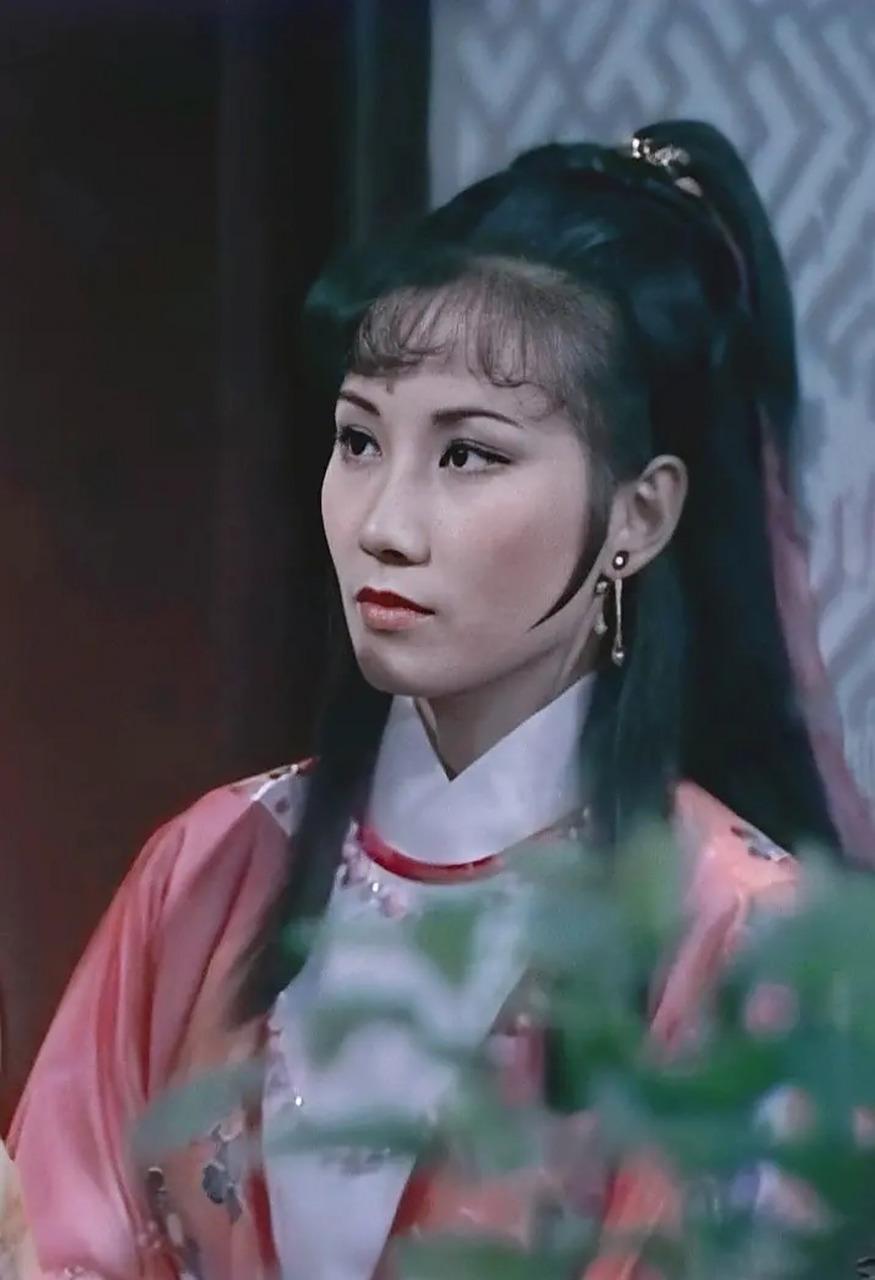 TVB百大艺人排名前十，个个颜值演技双在线，第一更是地位稳如泰山。
Top10陈