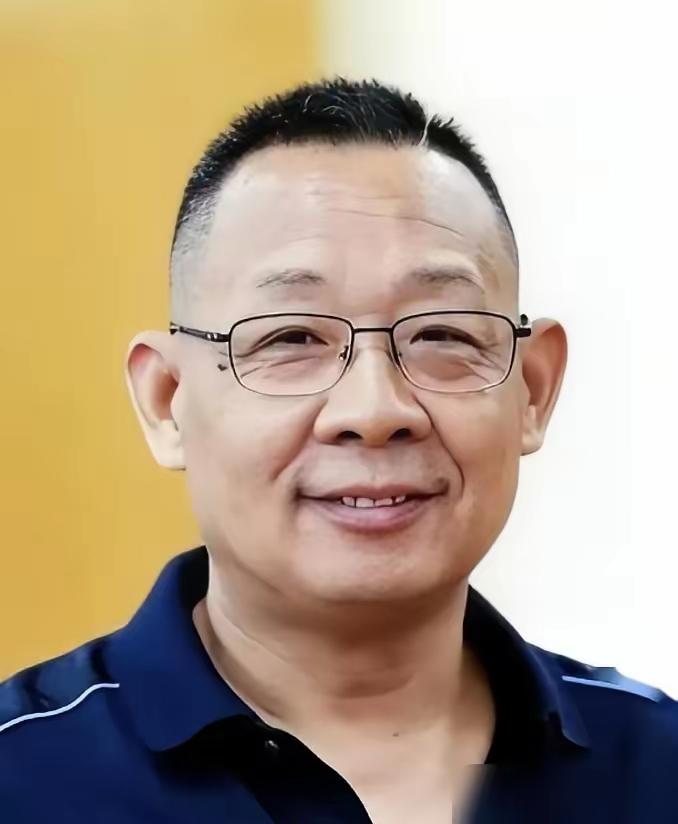 终于弄明白了
为什么胖东来这次还是选择了“妥协”[捂脸]
不是扛不住舆论，而是商