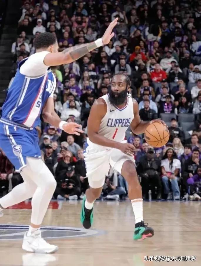 #快船重生# 
北京时间11月30日NBA快船队客场131：117战胜国王，球星
