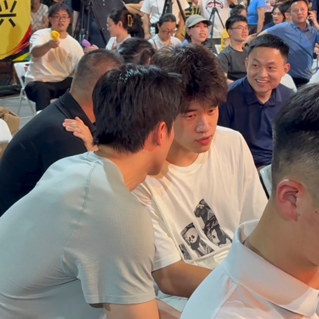 我笑得，小胖一直在给小情侣当背景板深藏功与名 