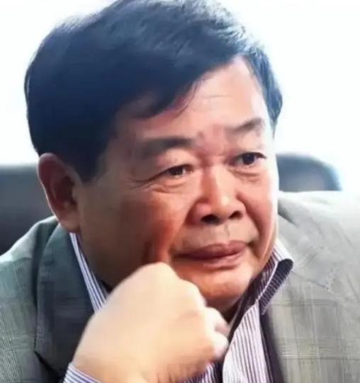 2015 年，曹德旺拿出 100 万给一个小女孩换肾，可谁知，小女孩治愈后，却给