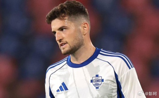 科莫对阵博洛尼亚补时阶段，巴图里纳晃开后卫后兜射远脚破门，帮助球队1比1绝平对方