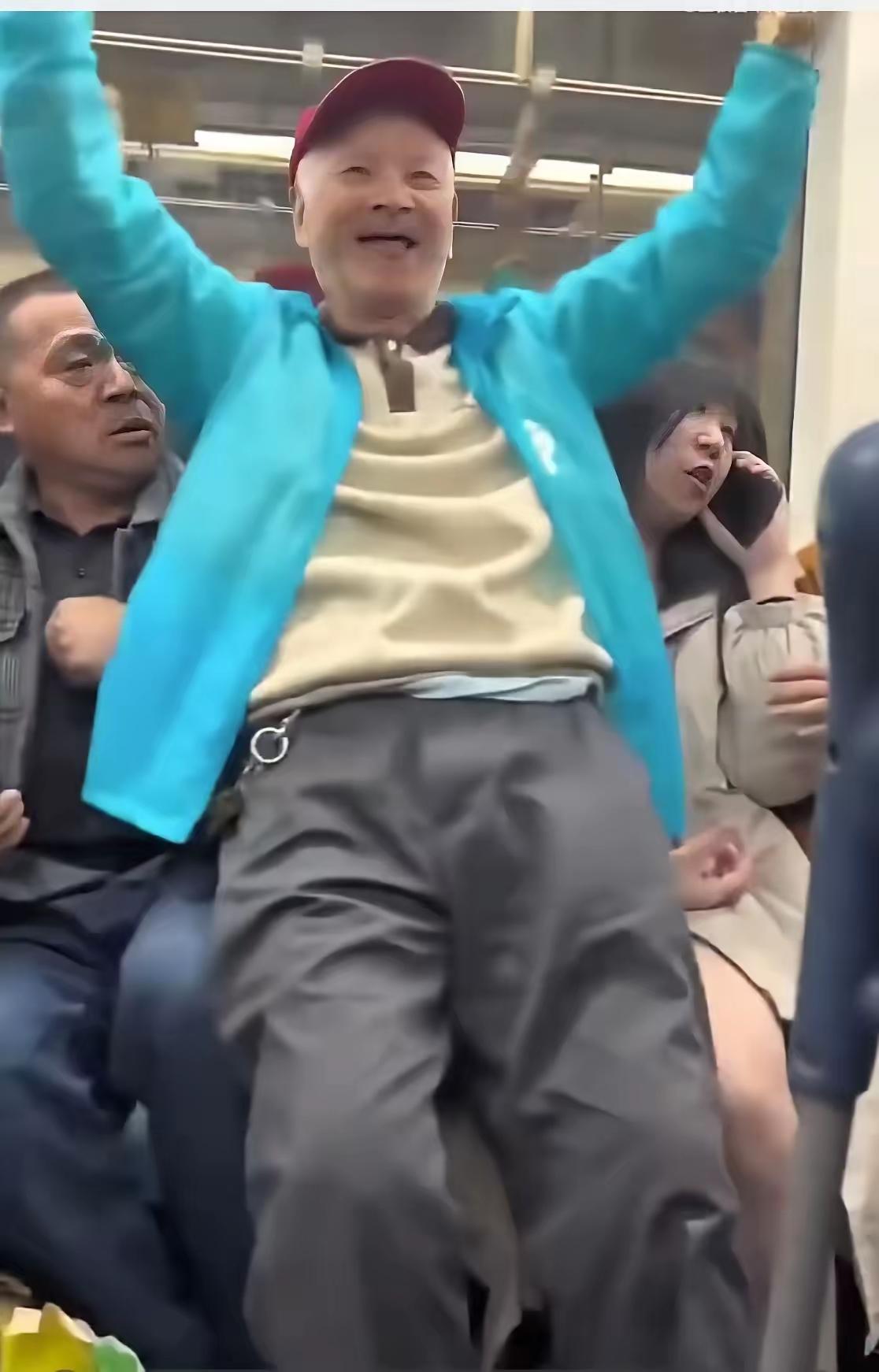 看这无赖样
老人没个老人样子，难道遇到这事就没办法了吗？
人坐那好好的，老人非要