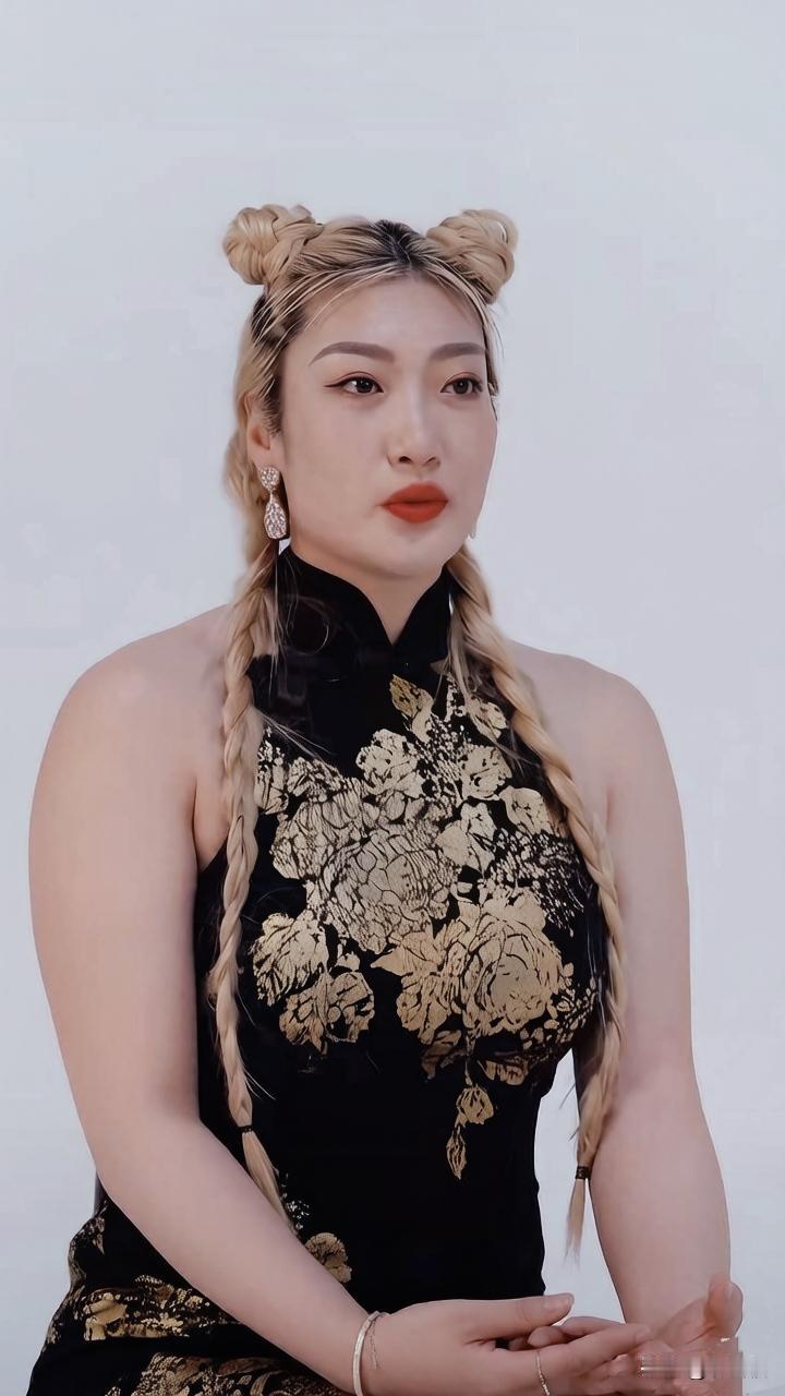 最新消息：李梦加盟的projectB联赛已经为运动员开拍写真造型，李梦新形象艳煞