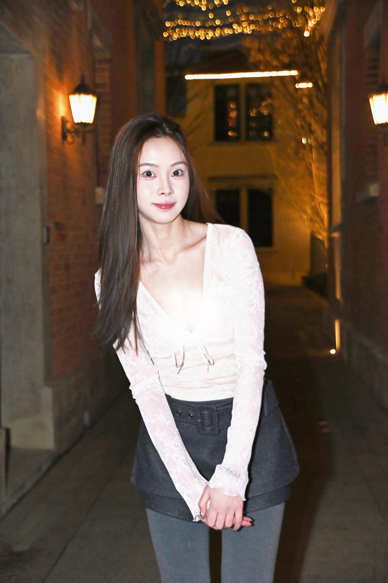 📷：尼康z30
镜头：18200
✨：神牛480
预设：玩具10
拍照姿势 辣