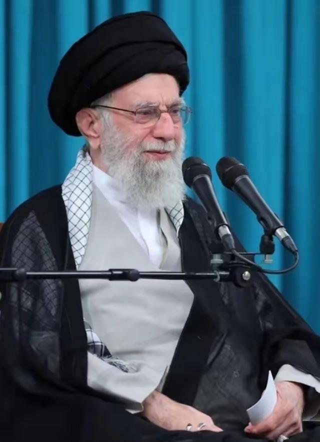 美国这次明显的战略失误，炸死了一群最怂的，剩下一群玩命的！伊朗军方没炸高层之前放