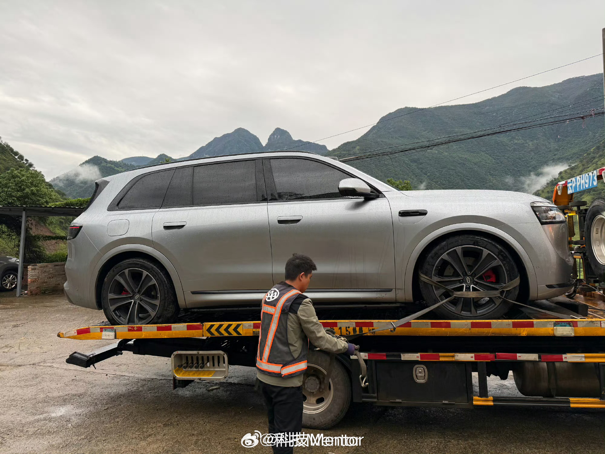 现在的车为什么没有备胎了超级车主 以前打开后备箱，没个备胎总觉得不踏实，现在换成