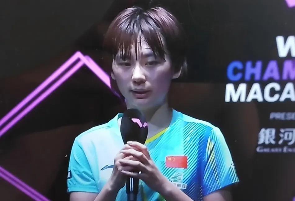 陈熠四比零横扫韩莹，首次闯进WTT冠军赛四强。这场球看得人心里踏实，11比8、1
