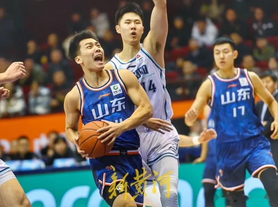 山东男篮季后赛淘汰辽篮靠的是什么山东男篮能淘汰辽篮，核心是铁血防守、外援爆发、全