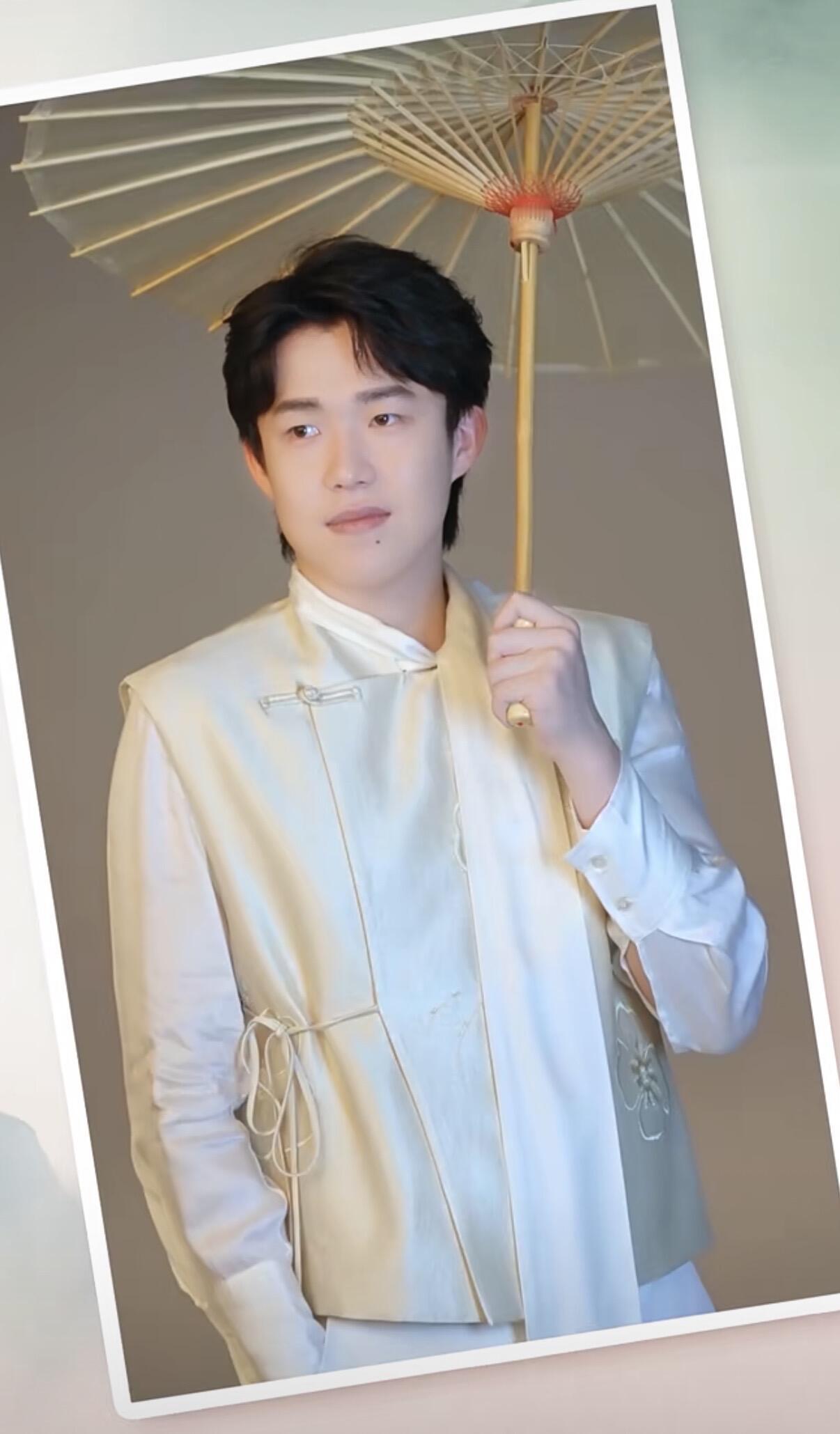 一、早期：年轻气盛，情绪外露（2019年前）
 
- 年轻时脾气急、易失控：不顺